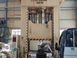 Large-size oil-hydraulic press (YGMP-2000) picture